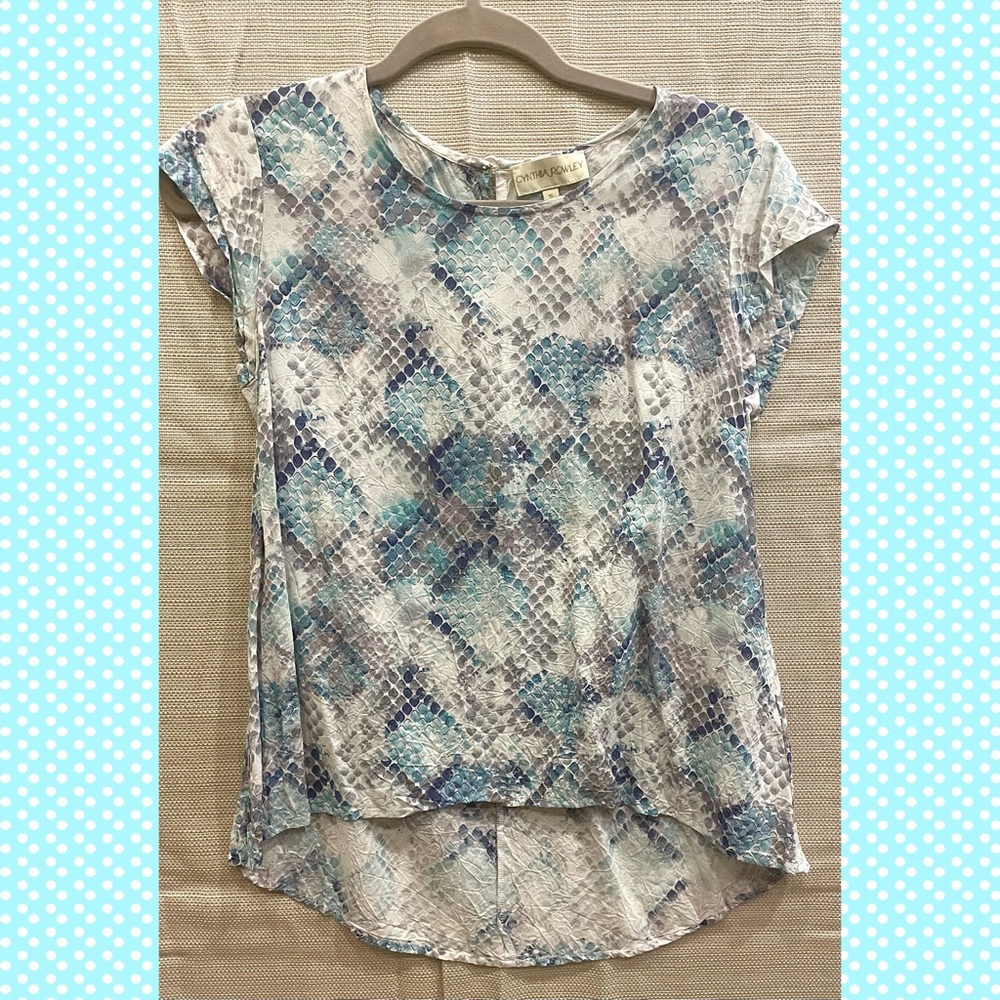 Cynthia Rowley Short Sleeve Blouse ~ Women’s Size Small ~ Blue Grey Snakeskin
